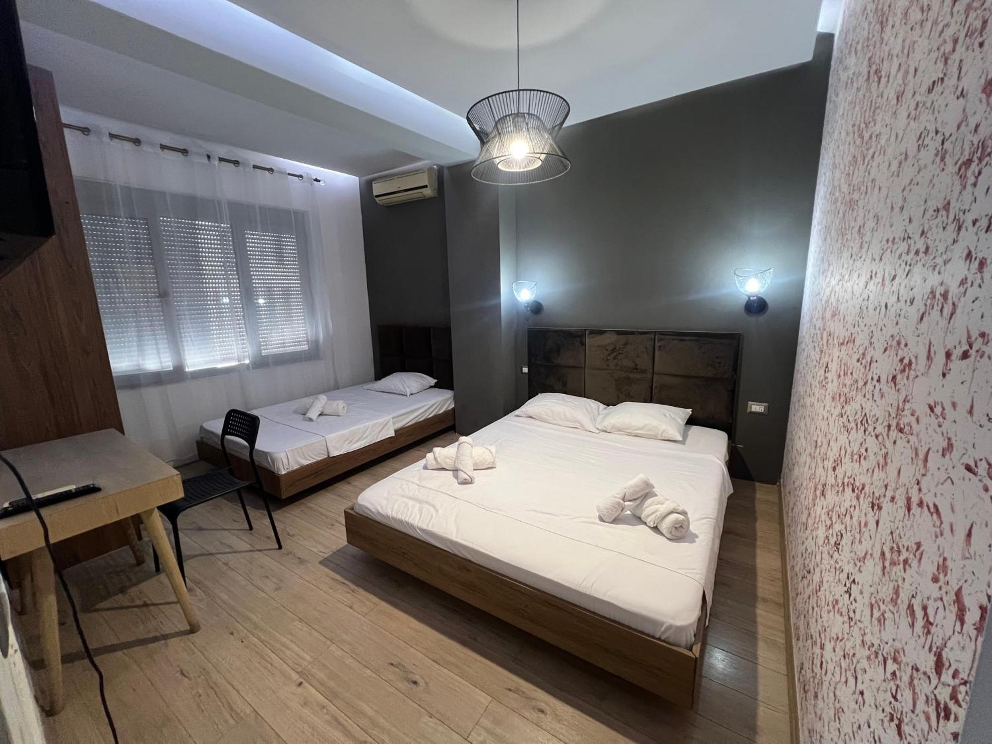 Hidden Gem In Center Apartment *